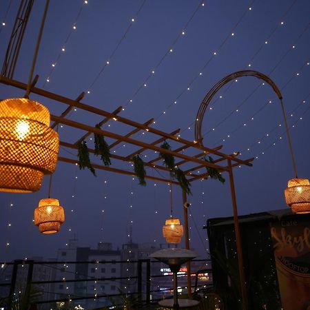 Hotel Silkhouse Premier Danapur Bagian luar foto