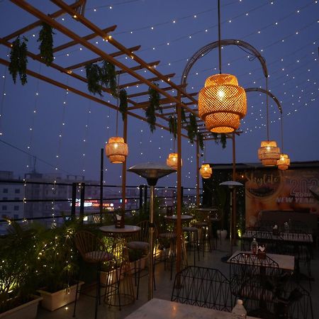 Hotel Silkhouse Premier Danapur Bagian luar foto