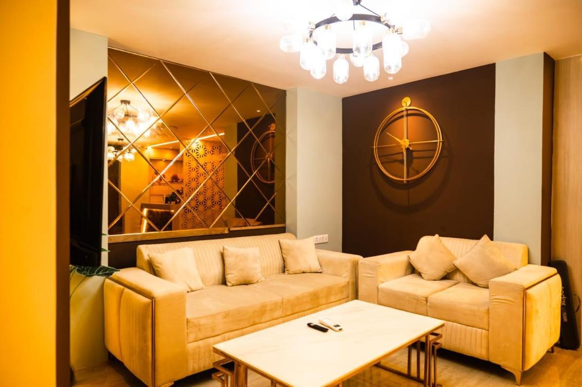 Hotel Silkhouse Premier Danapur Bagian luar foto