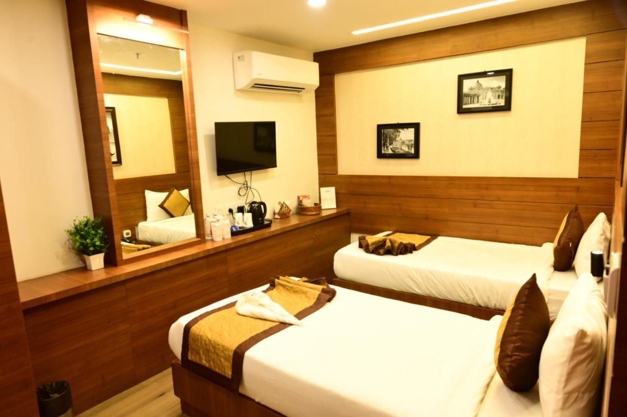 Hotel Silkhouse Premier Danapur Bagian luar foto