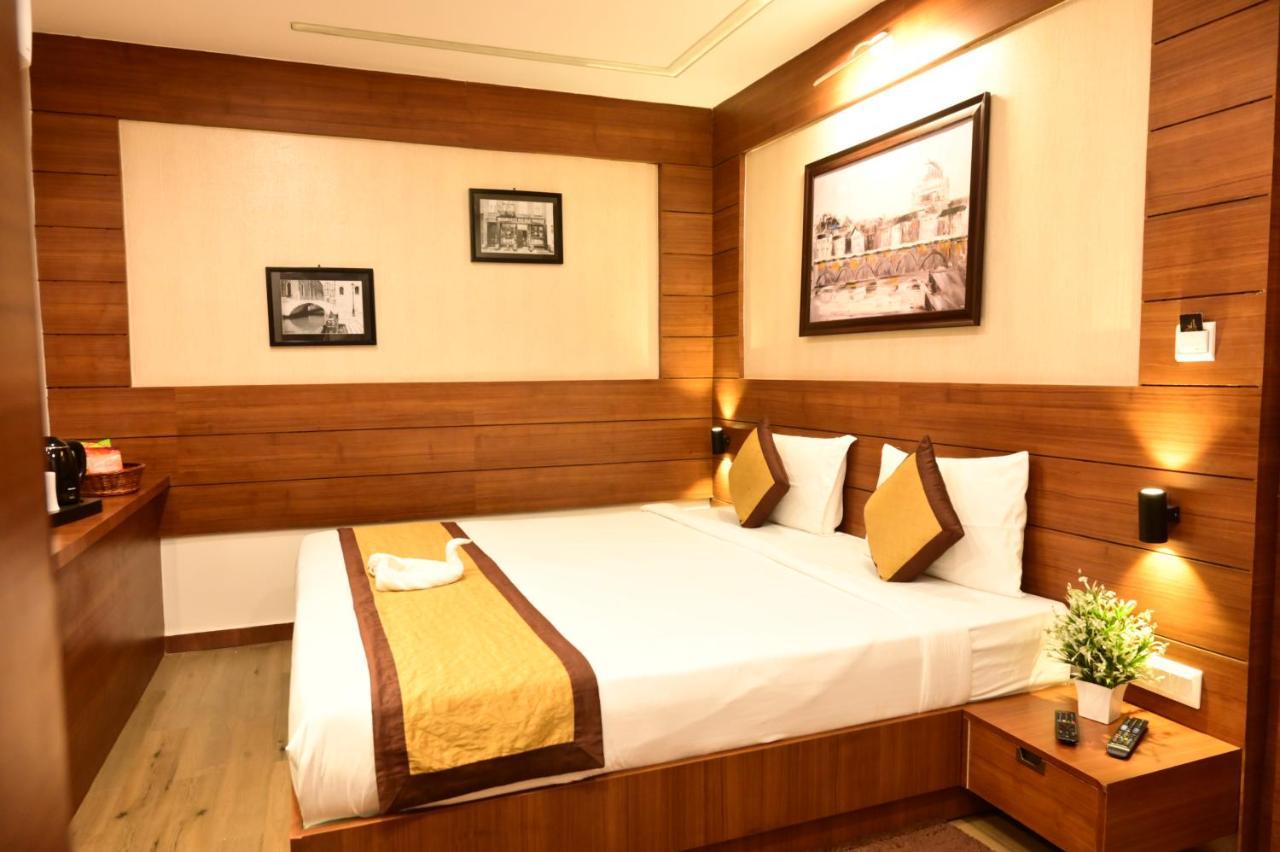 Hotel Silkhouse Premier Danapur Bagian luar foto
