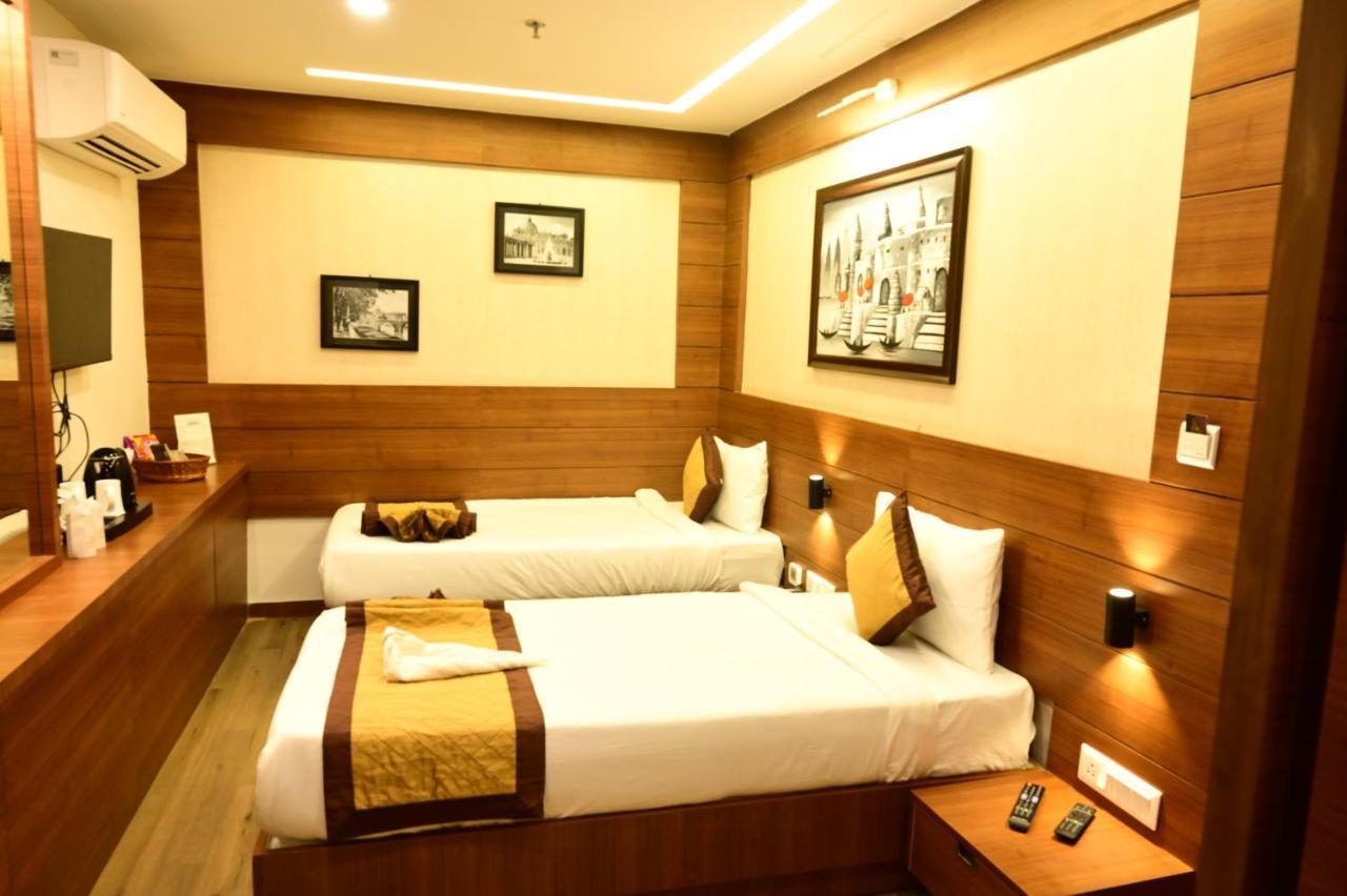 Hotel Silkhouse Premier Danapur Bagian luar foto