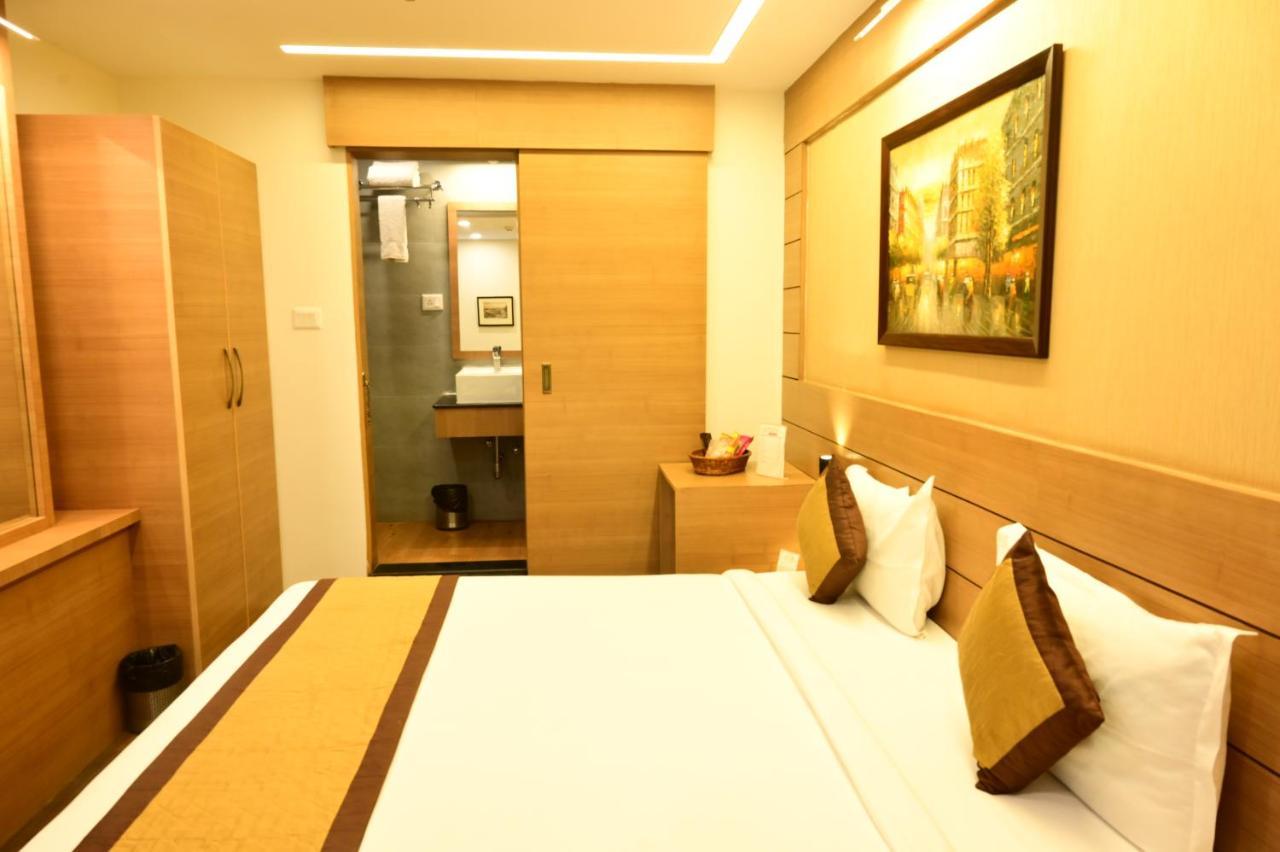 Hotel Silkhouse Premier Danapur Bagian luar foto