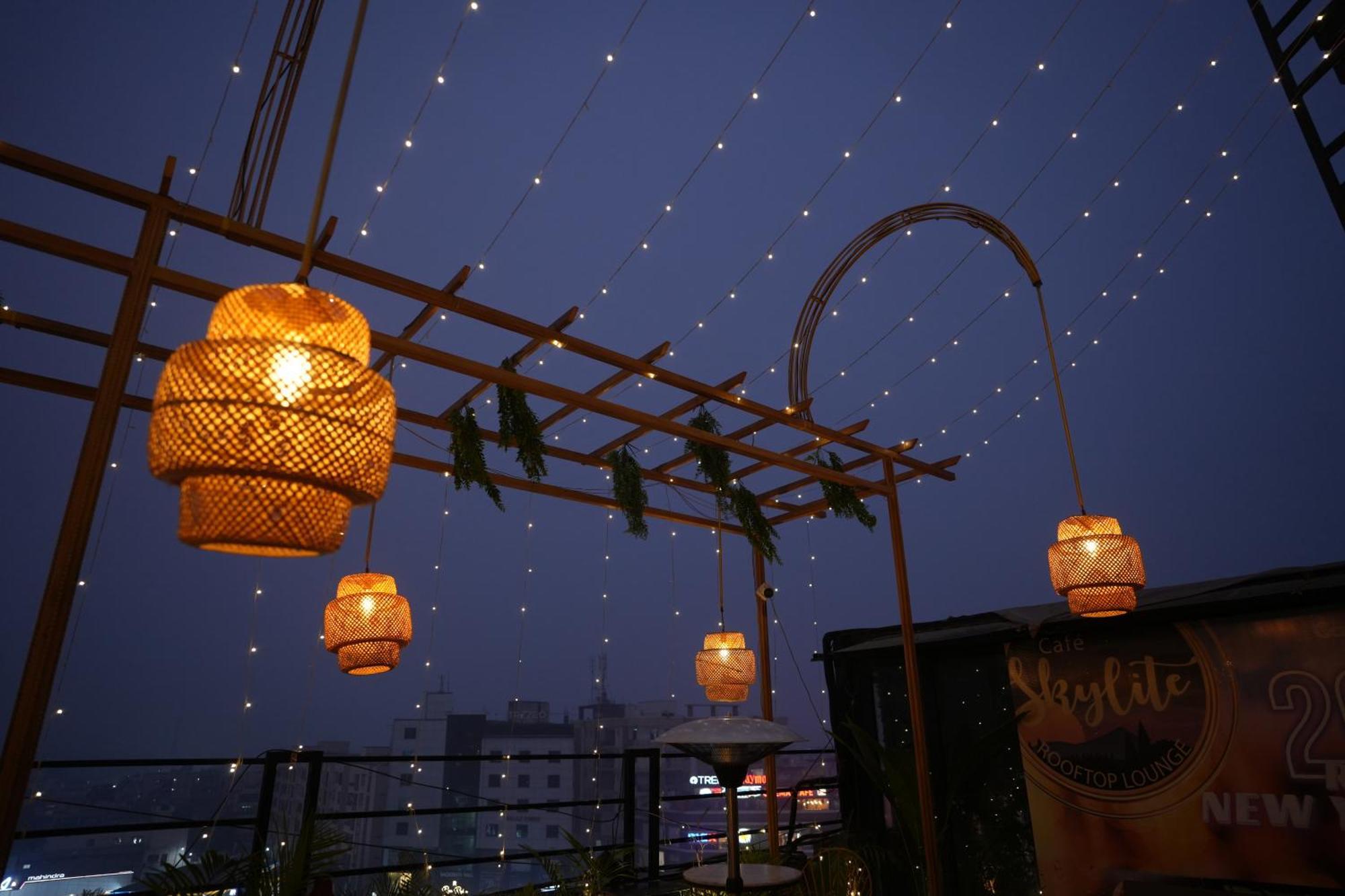 Hotel Silkhouse Premier Danapur Bagian luar foto
