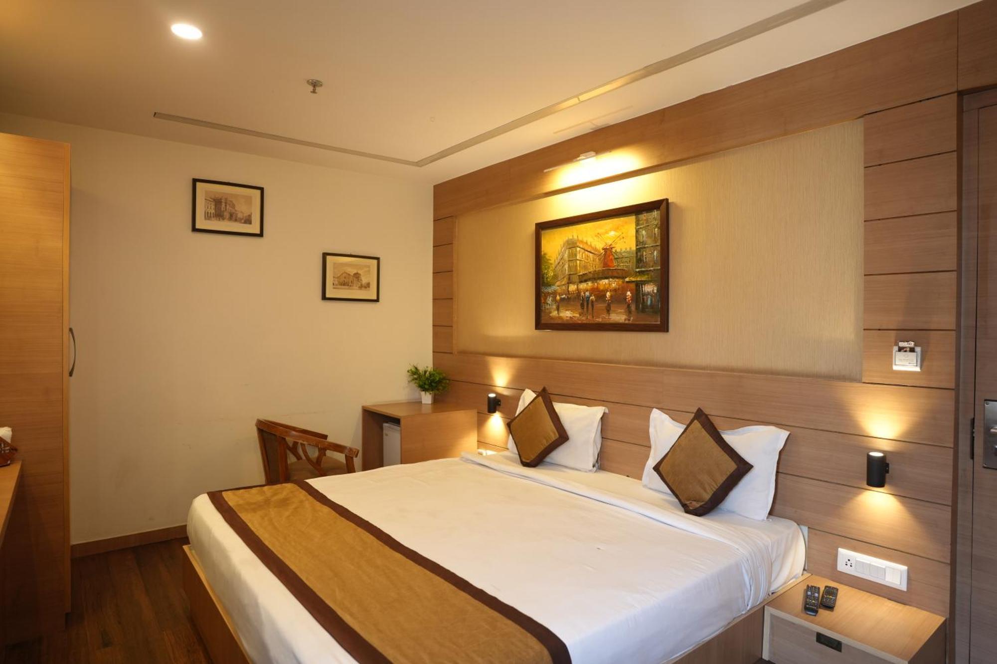 Hotel Silkhouse Premier Danapur Bagian luar foto