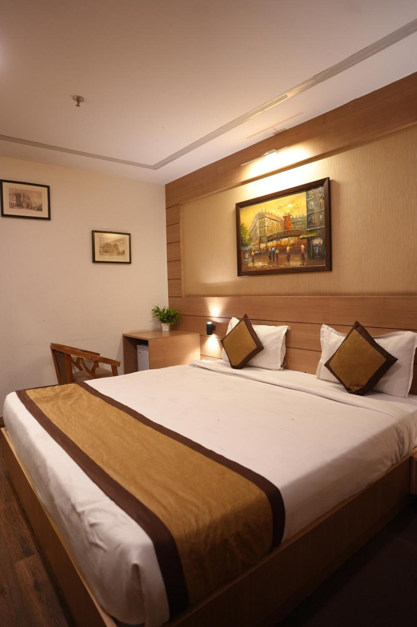 Hotel Silkhouse Premier Danapur Bagian luar foto
