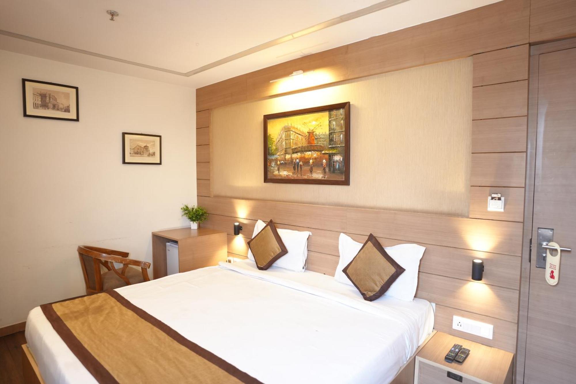 Hotel Silkhouse Premier Danapur Bagian luar foto