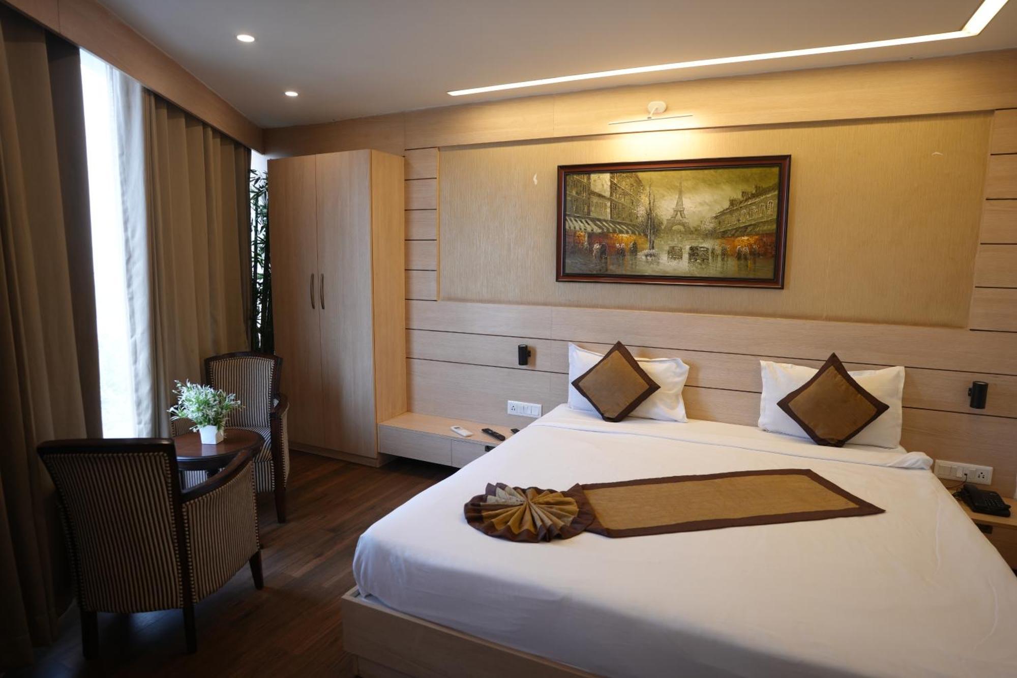 Hotel Silkhouse Premier Danapur Bagian luar foto