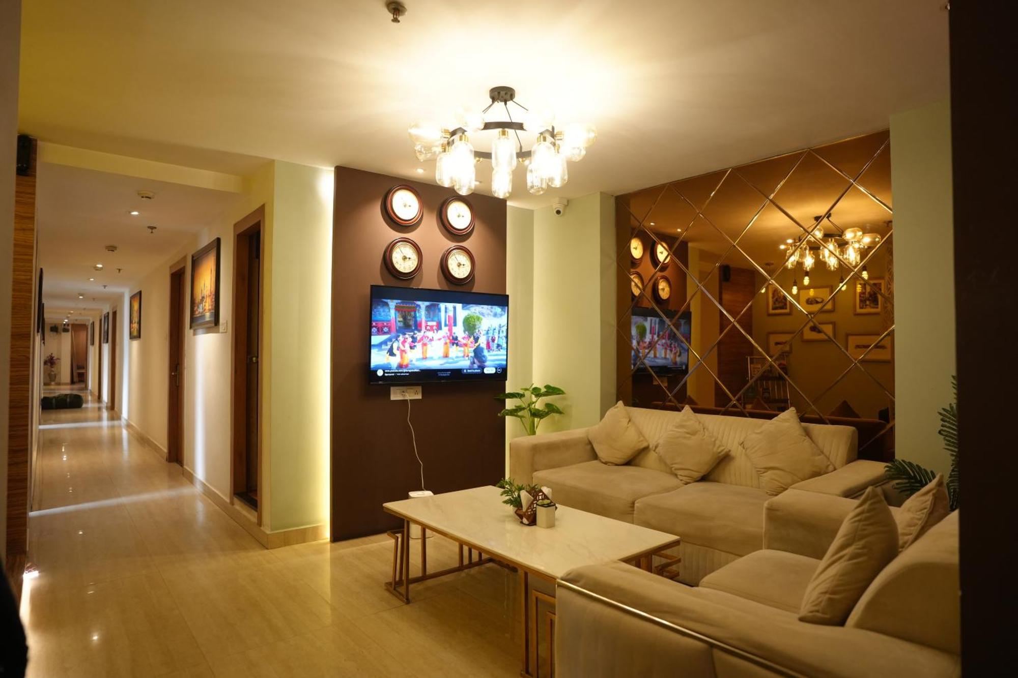 Hotel Silkhouse Premier Danapur Bagian luar foto