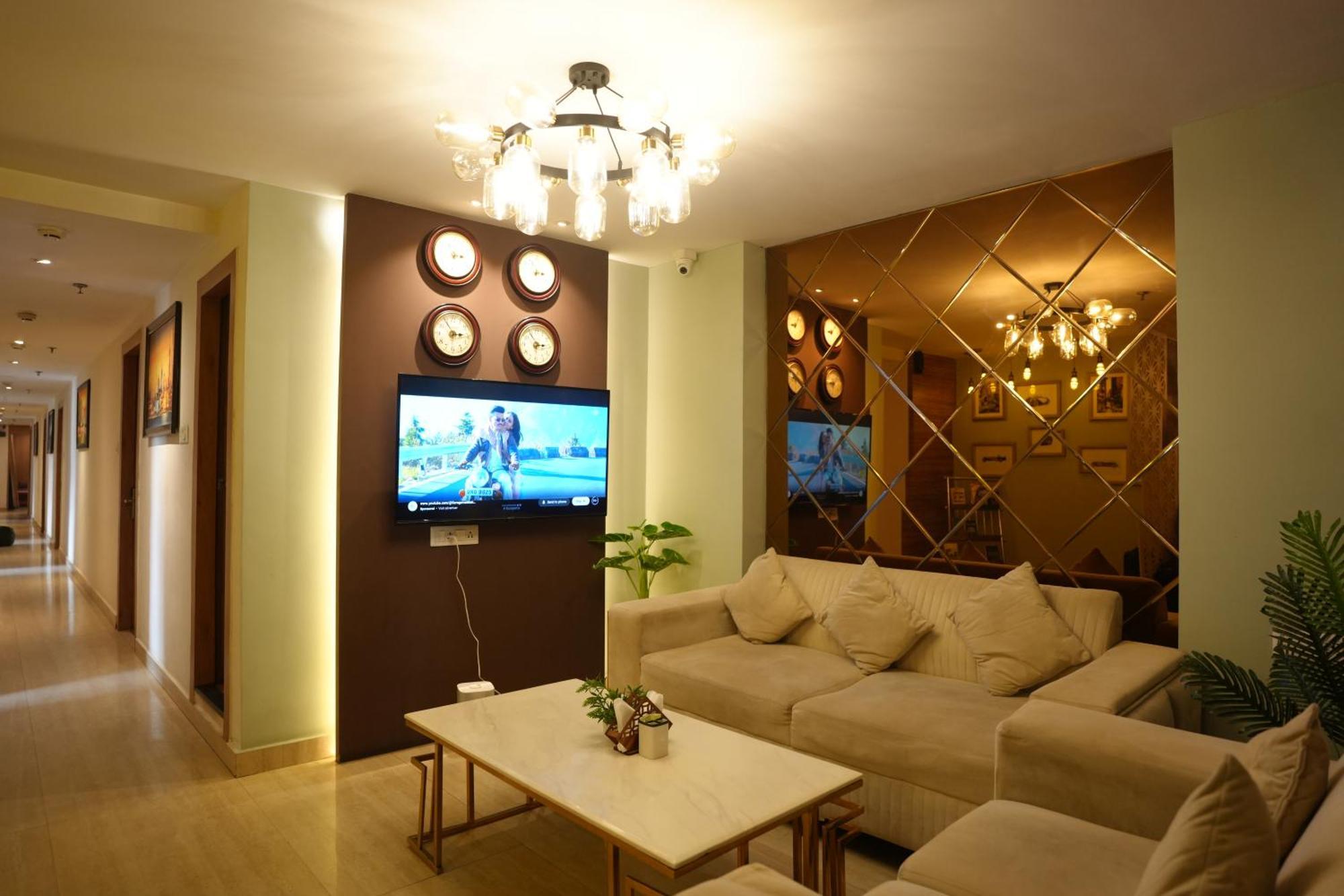 Hotel Silkhouse Premier Danapur Bagian luar foto