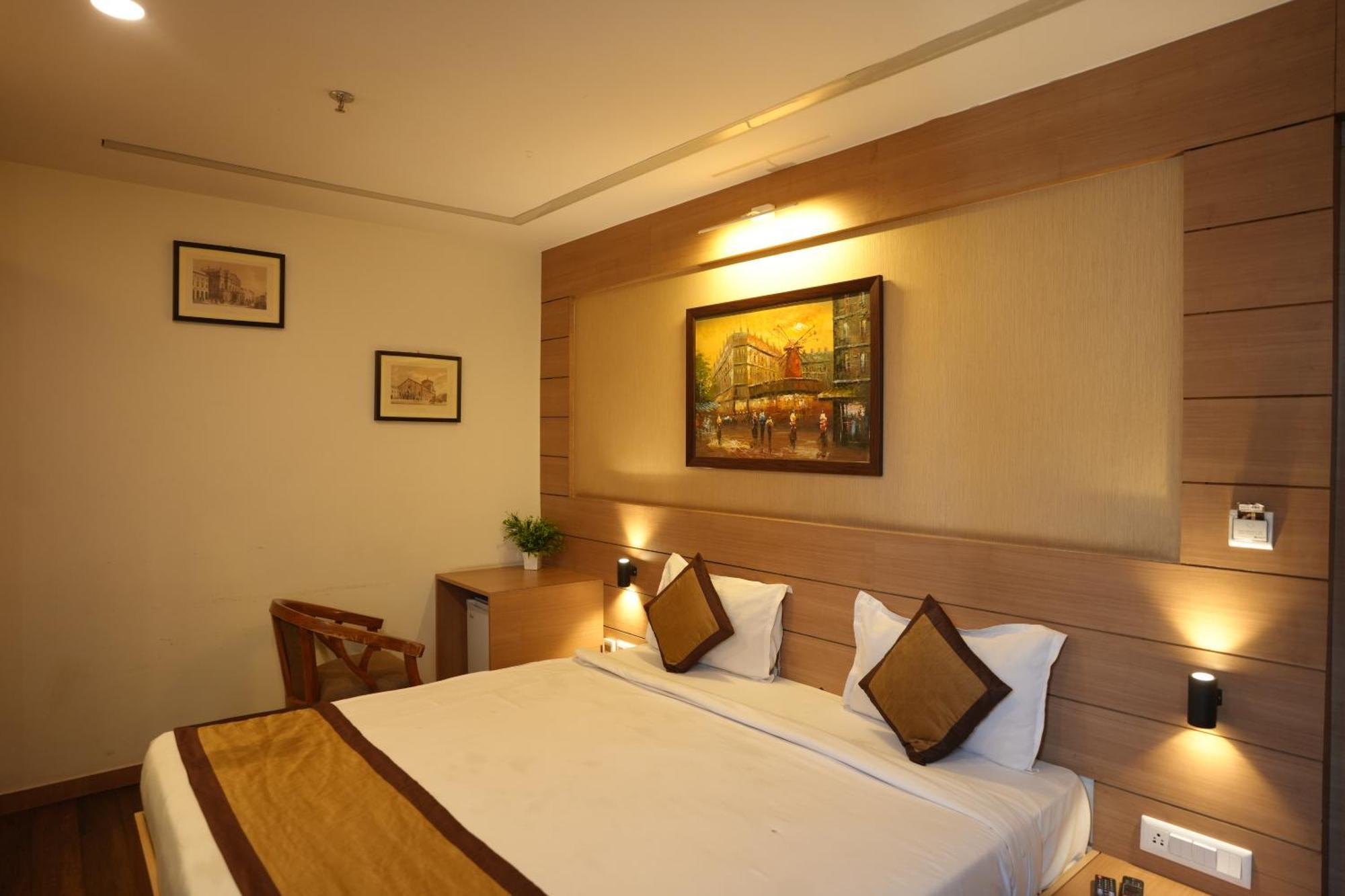 Hotel Silkhouse Premier Danapur Bagian luar foto