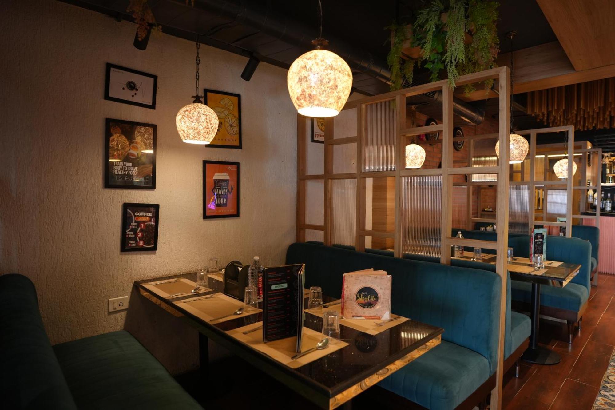 Hotel Silkhouse Premier Danapur Bagian luar foto