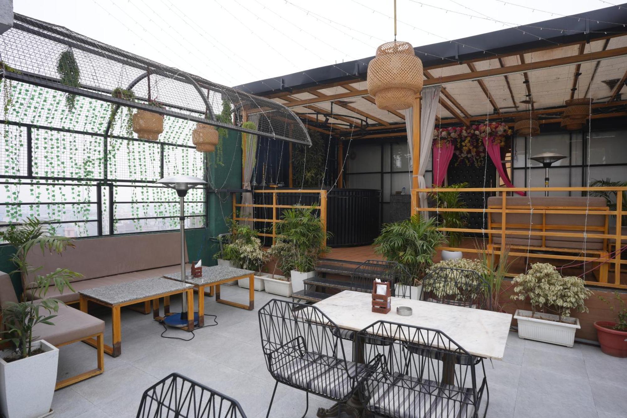 Hotel Silkhouse Premier Danapur Bagian luar foto