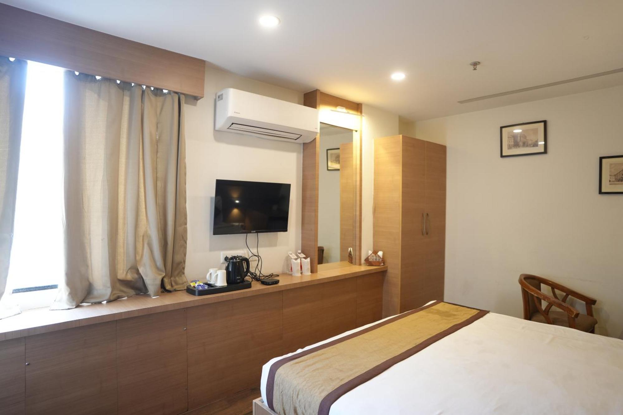 Hotel Silkhouse Premier Danapur Bagian luar foto