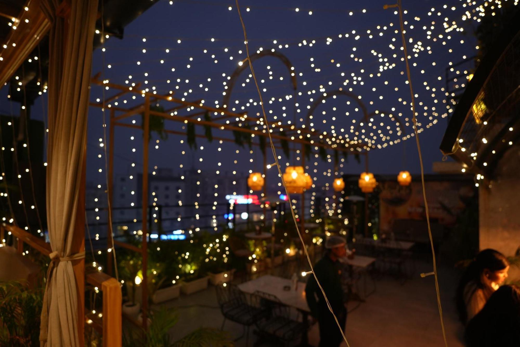 Hotel Silkhouse Premier Danapur Bagian luar foto